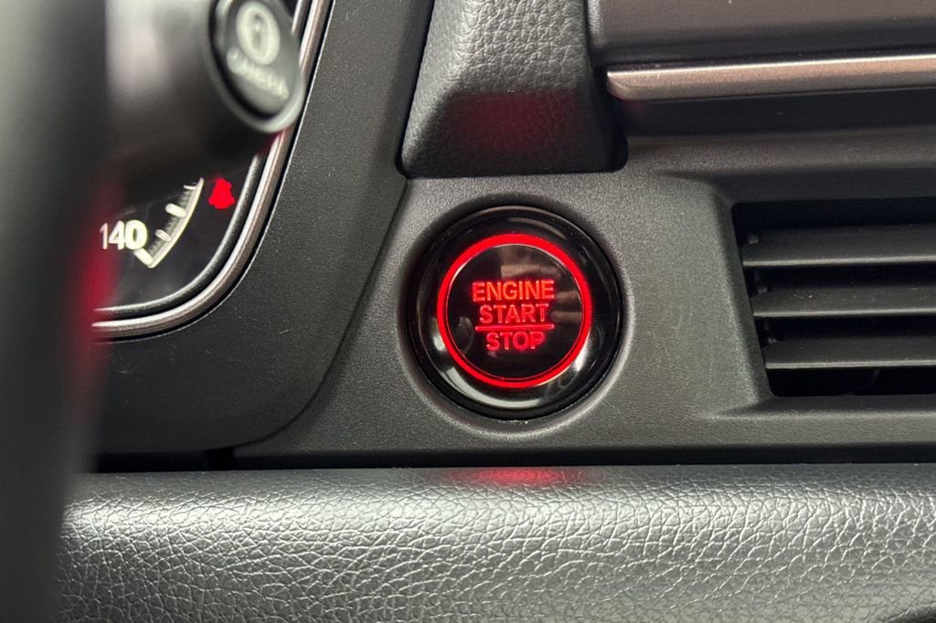 Certified 2025 Honda Pilot TrailSport image 24