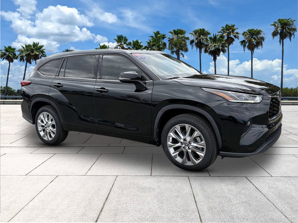 Used 2020 Toyota Highlander Limited image 2