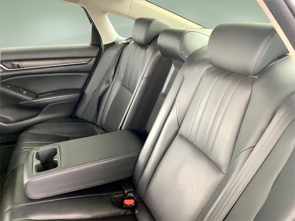 Used 2018 Honda Accord Touring image 18
