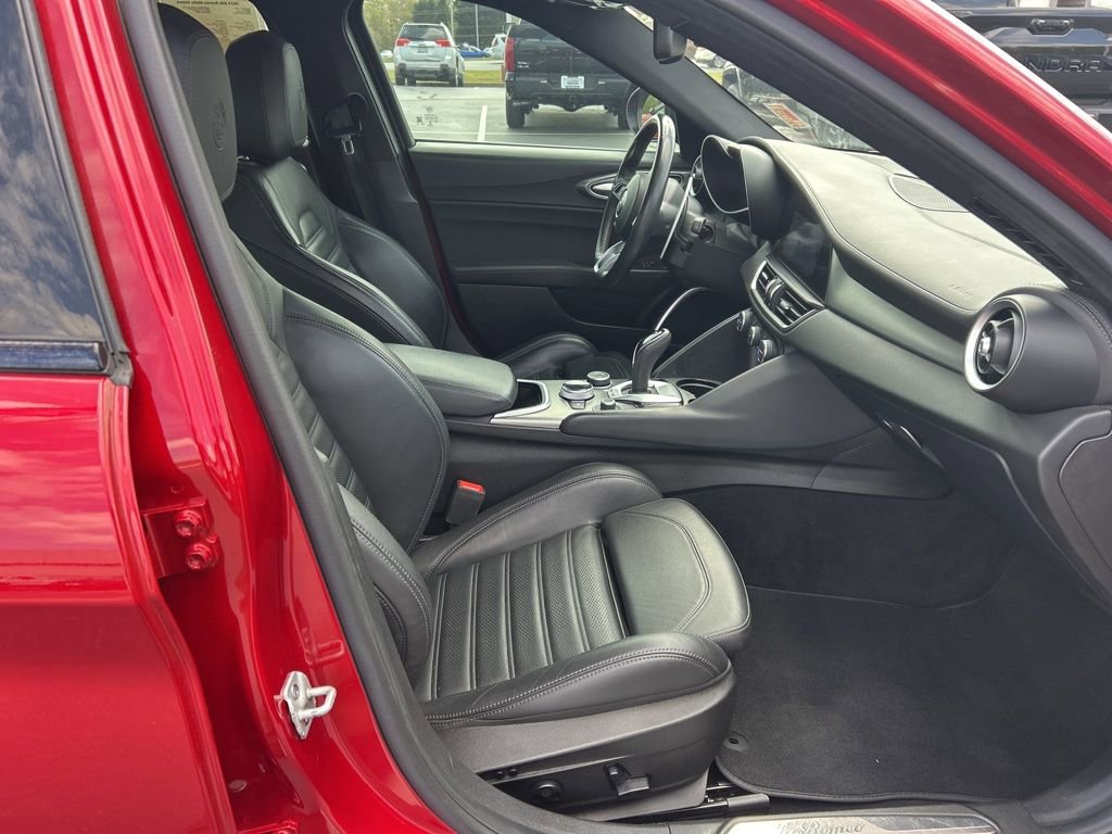 Used 2023 Alfa Romeo Giulia Veloce image 21