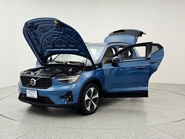 Certified 2023 Volvo XC40 B5 Plus w/ Climate Package AWD/4WD image 9