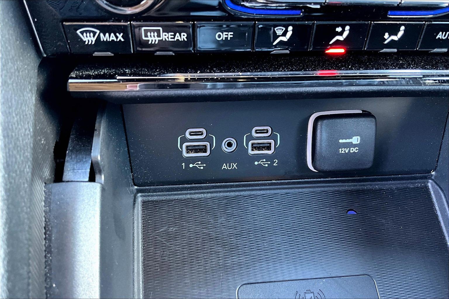 Used 2025 Jeep Grand Cherokee Altitude AWD/4WD image 16