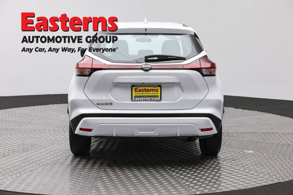 Used 2022 Nissan Kicks S FWD image 6