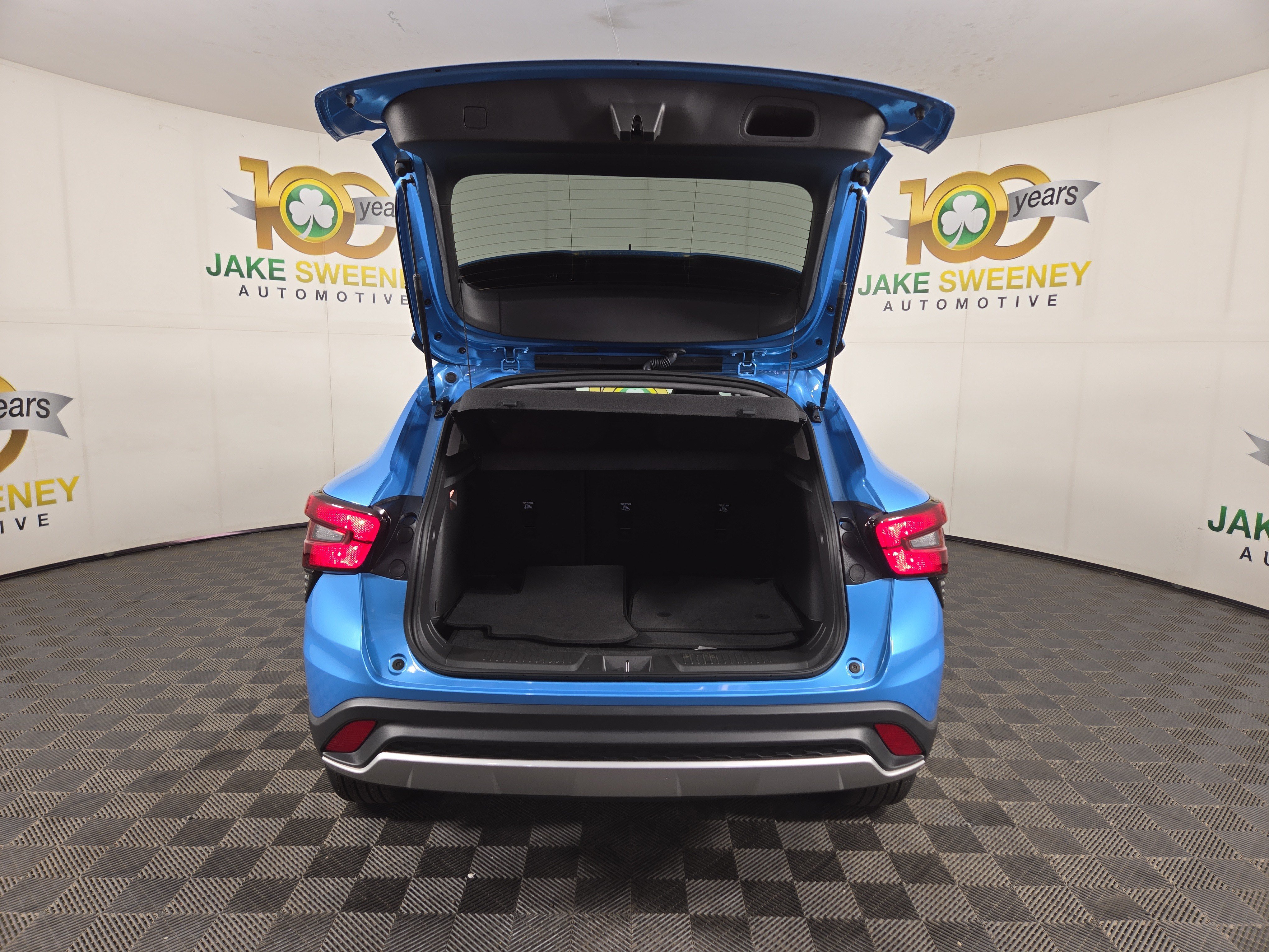 Used 2025 Chevrolet Trax LT w/ LT Convenience Package FWD image 32