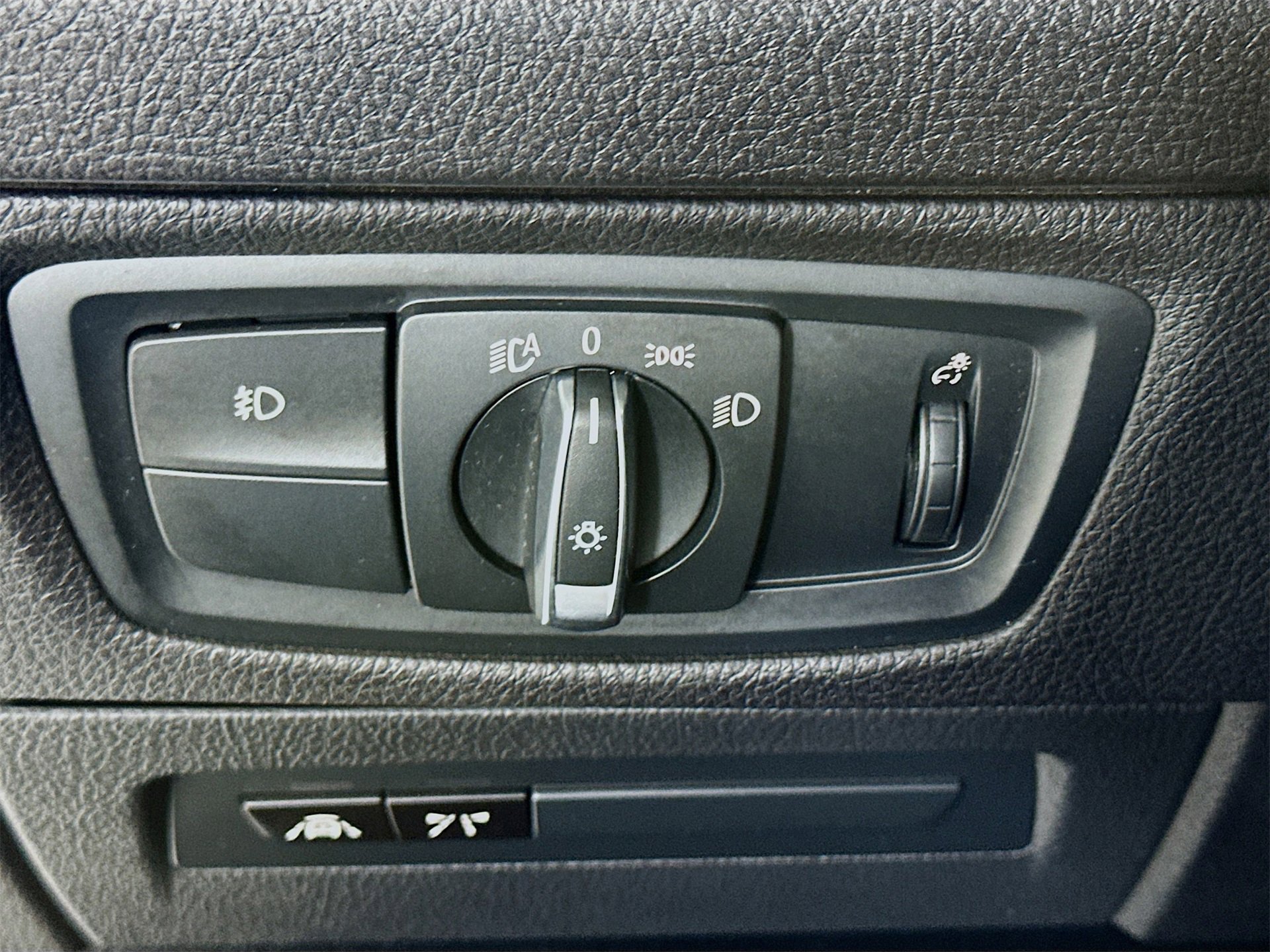 Used 2020 BMW 230i xDrive Convertible image 11