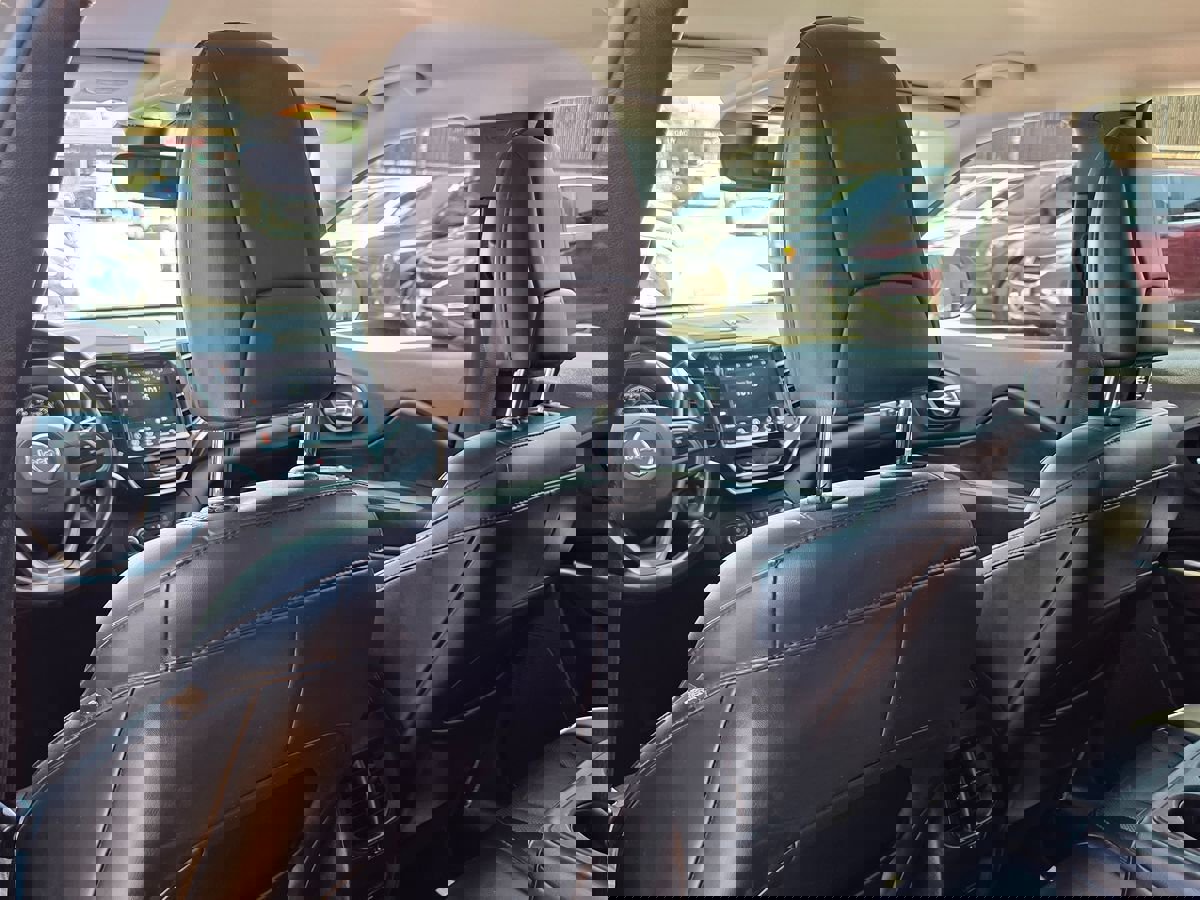 Used 2020 Jeep Cherokee Limited image 30