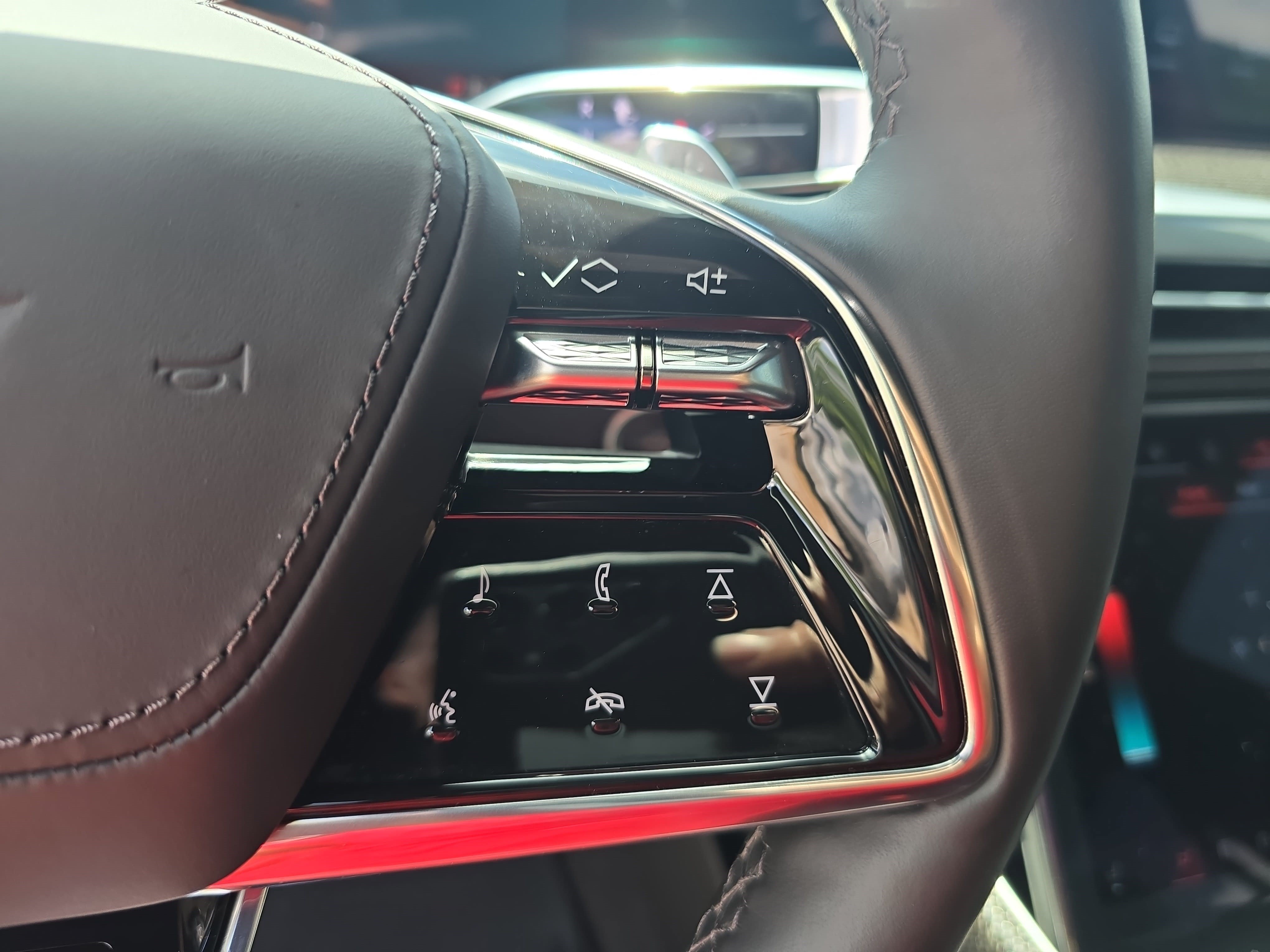 Certified 2025 Cadillac Escalade V AWD/4WD image 19