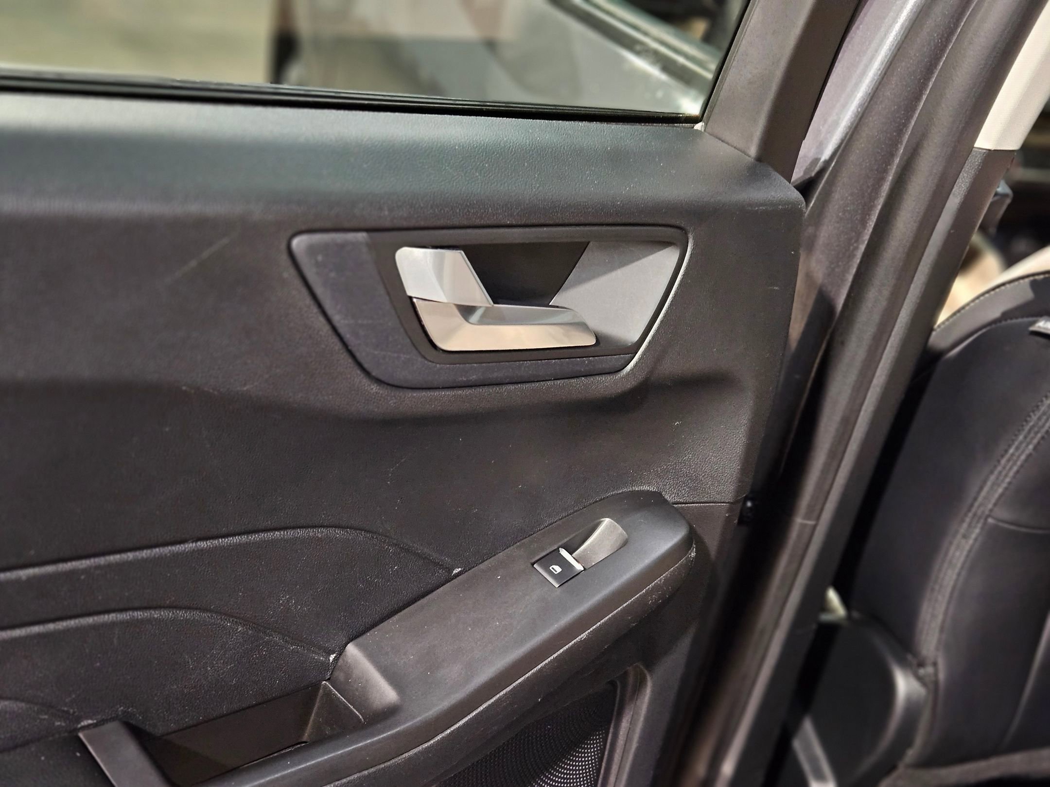 Used 2021 Ford Escape SEL image 35