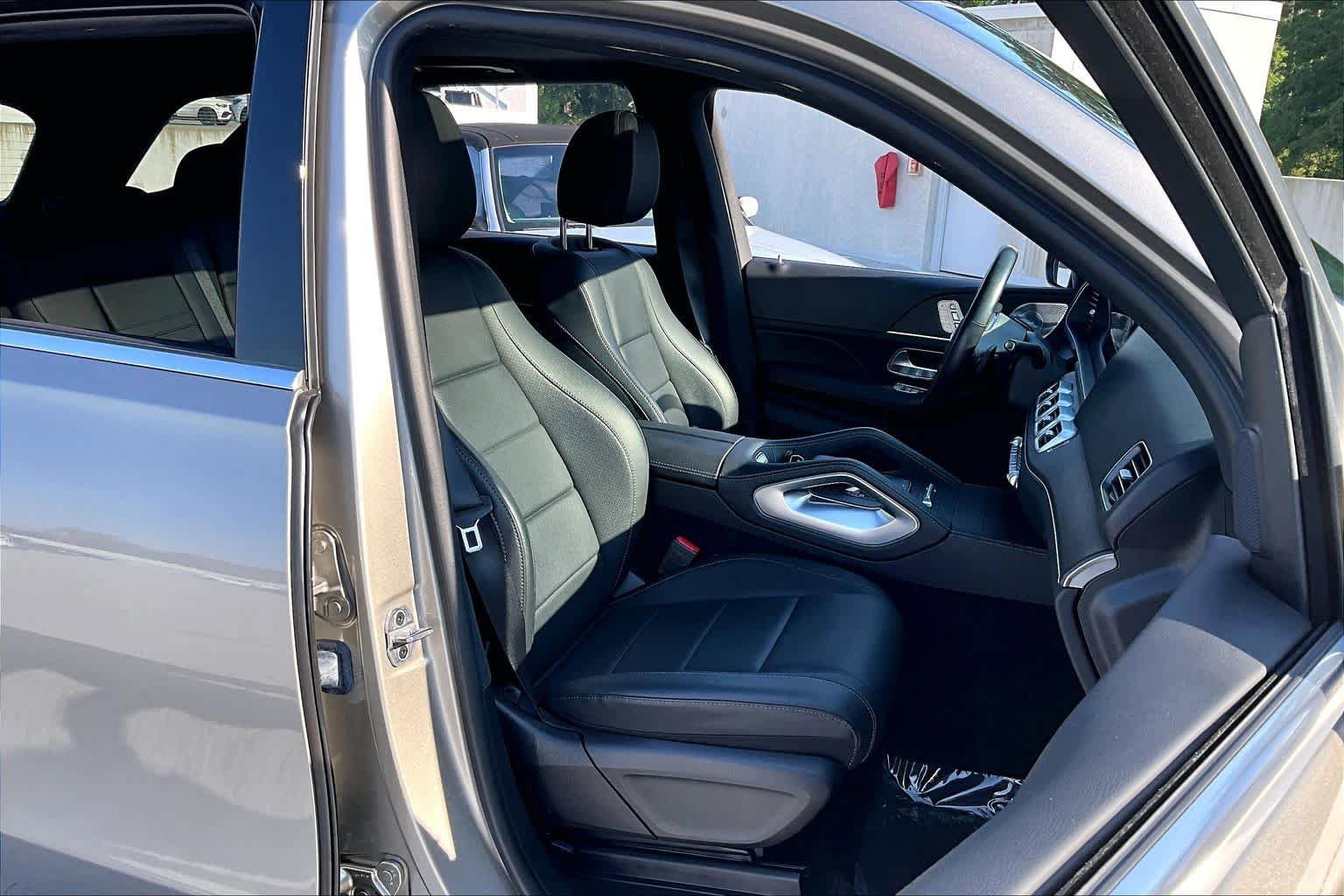 Used 2021 Mercedes-Benz GLE 350 4MATIC w/ Premium Package image 9