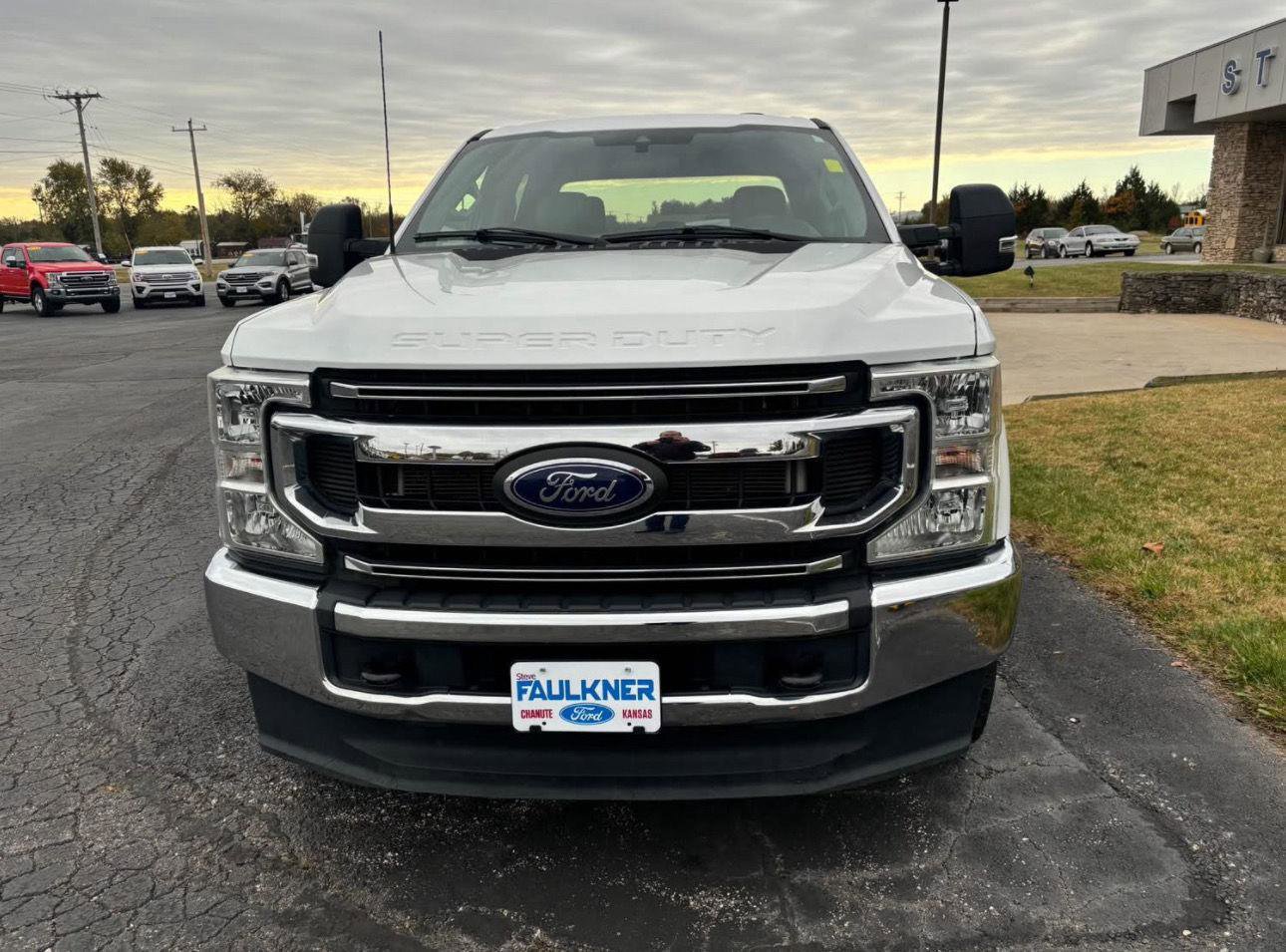 Used 2022 Ford F350 XLT AWD/4WD image 3
