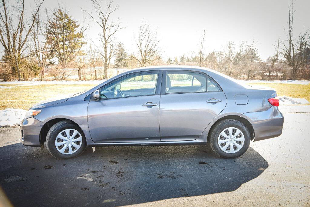 Used 2011 Toyota Corolla LE image 2