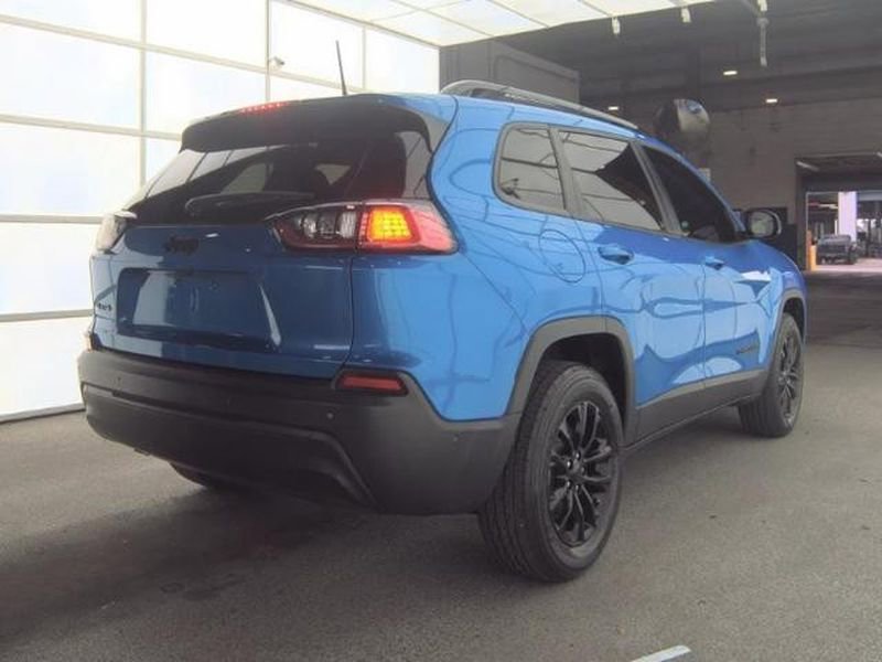 Used 2023 Jeep Cherokee Altitude Lux w/ Mopar Interior Package AWD/4WD image 4