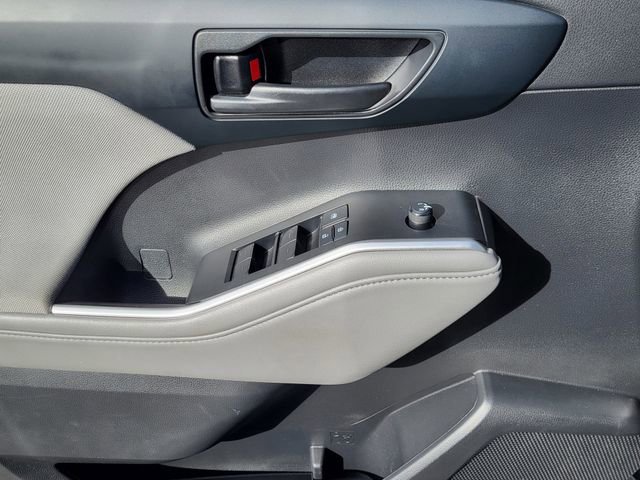 Used 2022 Toyota Highlander L image 13