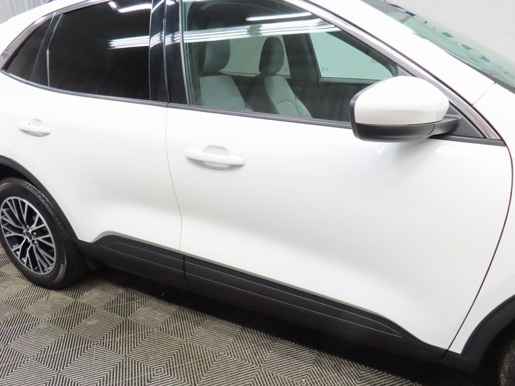 Used 2023 Ford Escape SE image 31