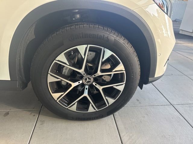 Used 2025 Mercedes-Benz GLC 350e 4MATIC image 10