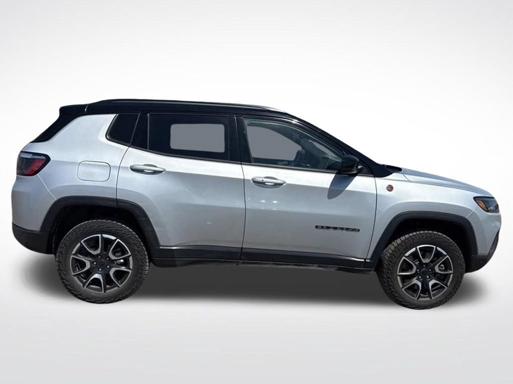 Used 2025 Jeep Compass Trailhawk AWD/4WD image 14