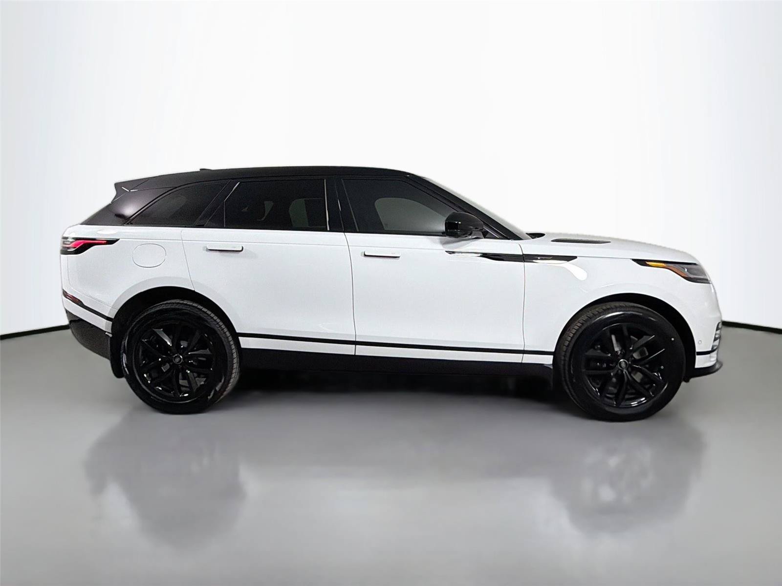 New 2026 Land Rover Range Rover Velar Dynamic SE AWD/4WD image 4