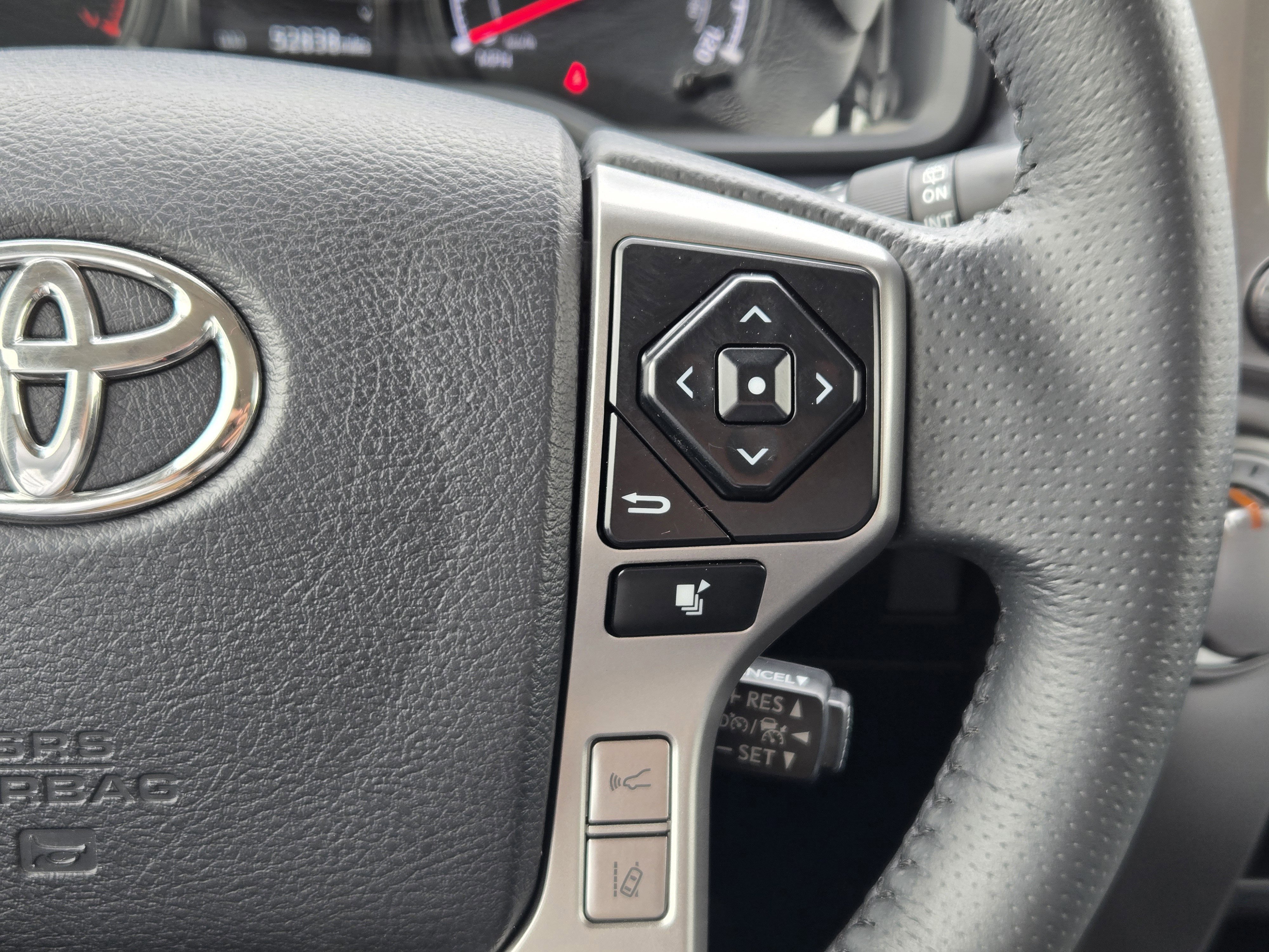 Used 2022 Toyota 4Runner SR5 Premium w/ Moonroof Package AWD/4WD image 28