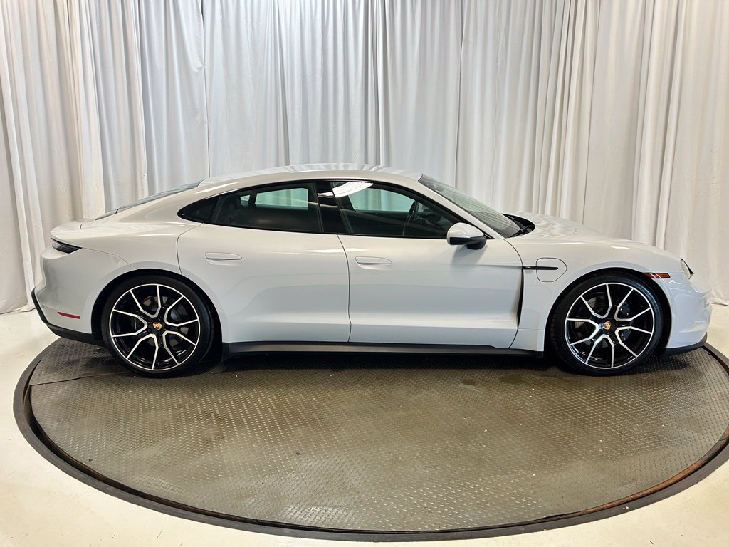 Certified 2025 Porsche Taycan AWD/4WD image 31