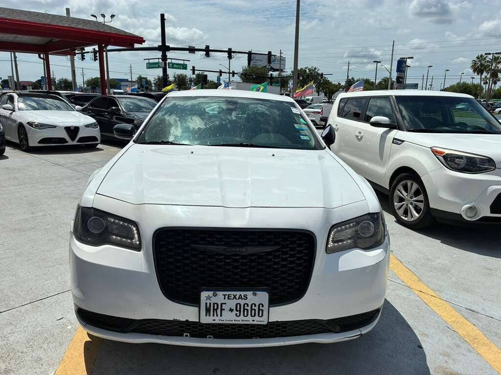 Used 2022 Chrysler 300 Touring w/ Sport Appearance Package RWD image 9