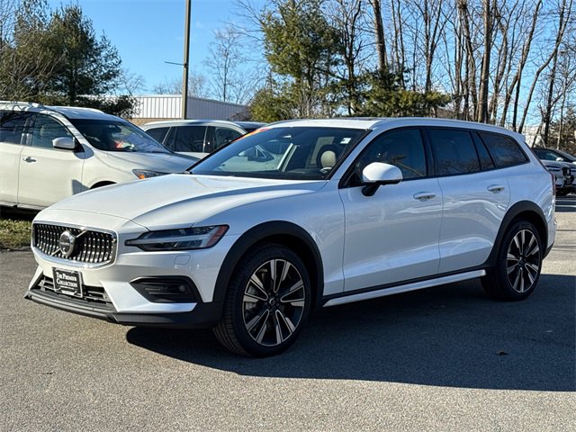 Used 2024 Volvo V60 B5 Cross Country Ultimate image 5