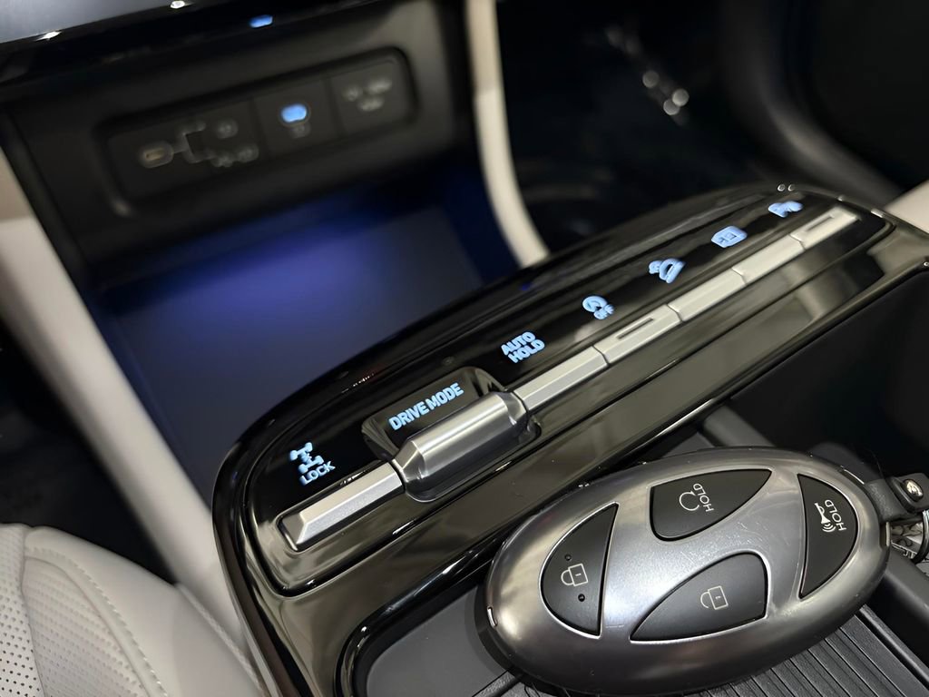 Certified 2025 Hyundai Tucson Limited AWD/4WD image 31