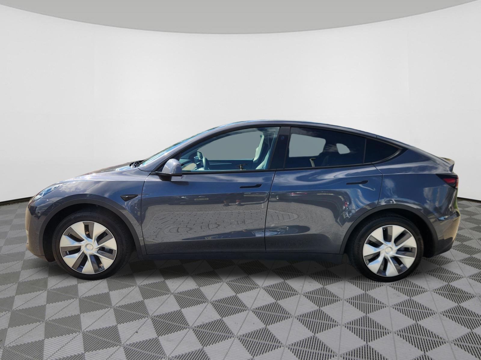 Used 2023 Tesla Model Y Long Range AWD/4WD image 5