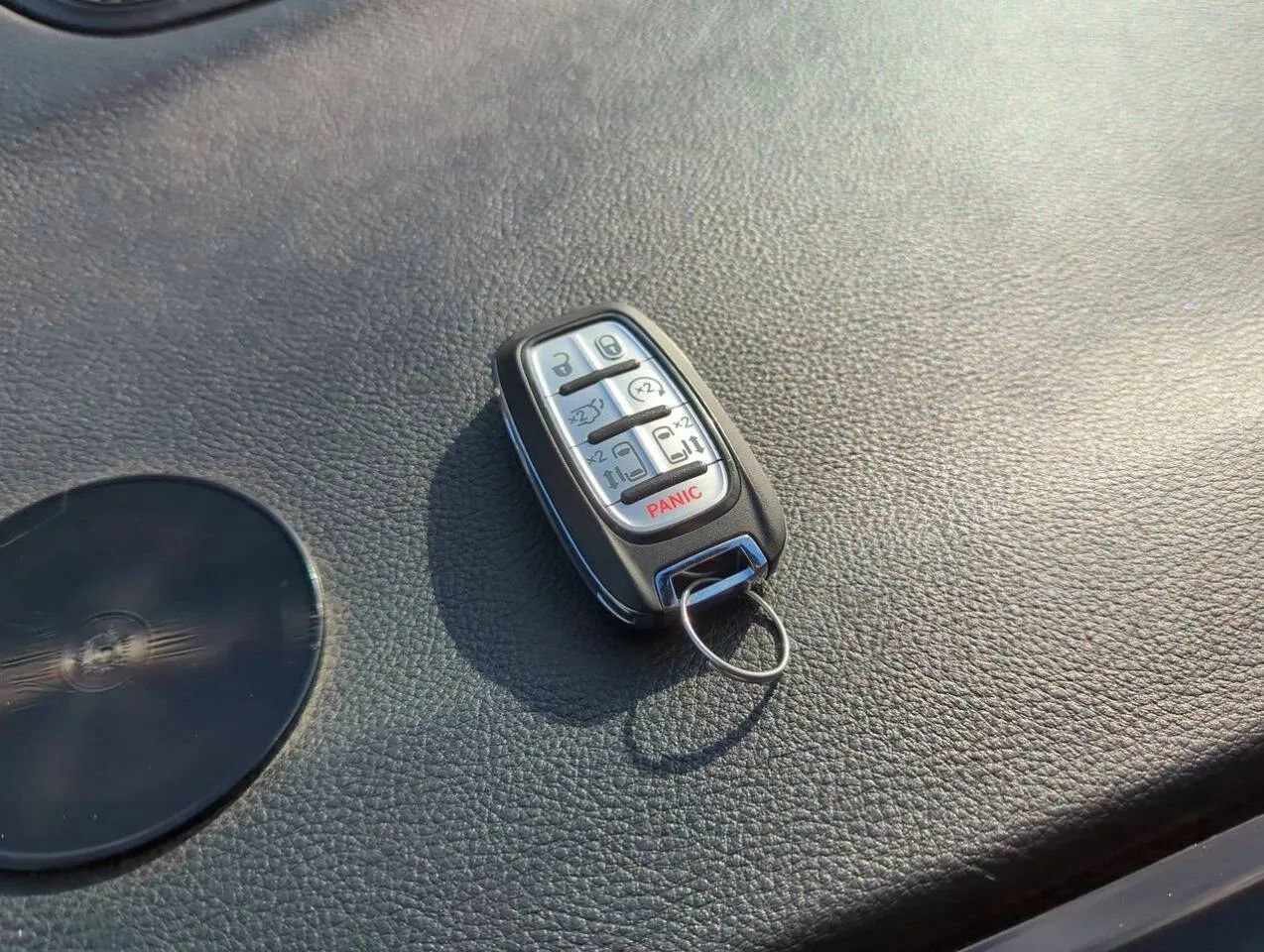 Used 2023 Chrysler Pacifica Limited FWD image 28