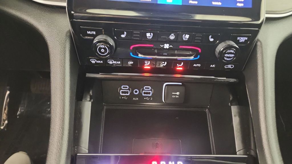 Used 2023 Jeep Grand Cherokee L Limited w/ Luxury Tech Group II image 17