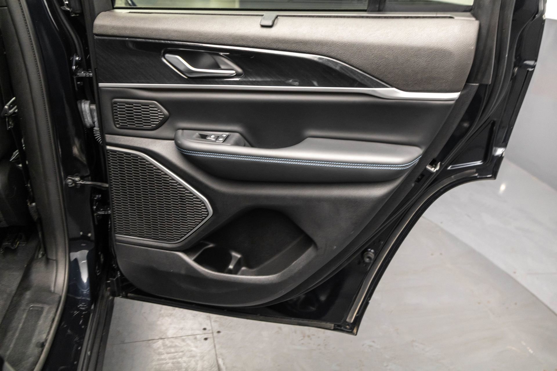 Used 2022 Jeep Grand Cherokee Trailhawk w/ Advanced Protech Group II image 39