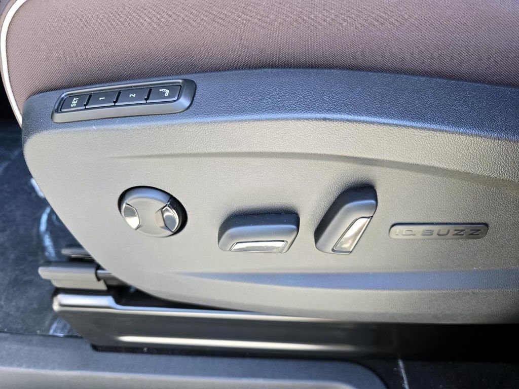 New 2025 Volkswagen ID. Buzz Pro S image 25