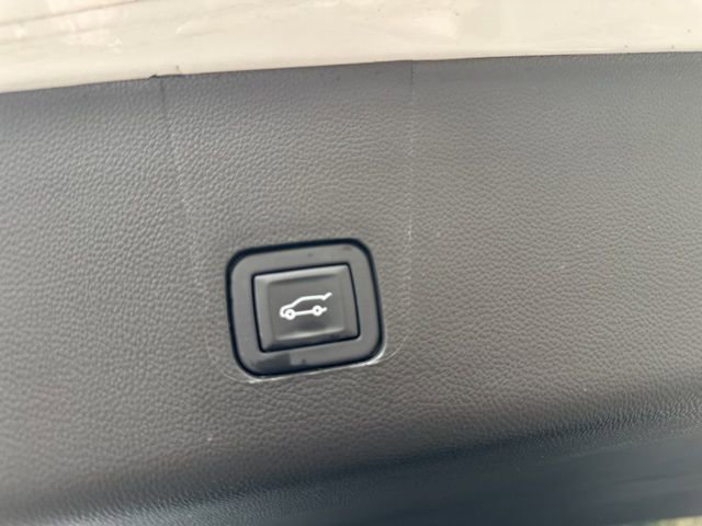 Used 2023 Chevrolet Traverse LT image 29