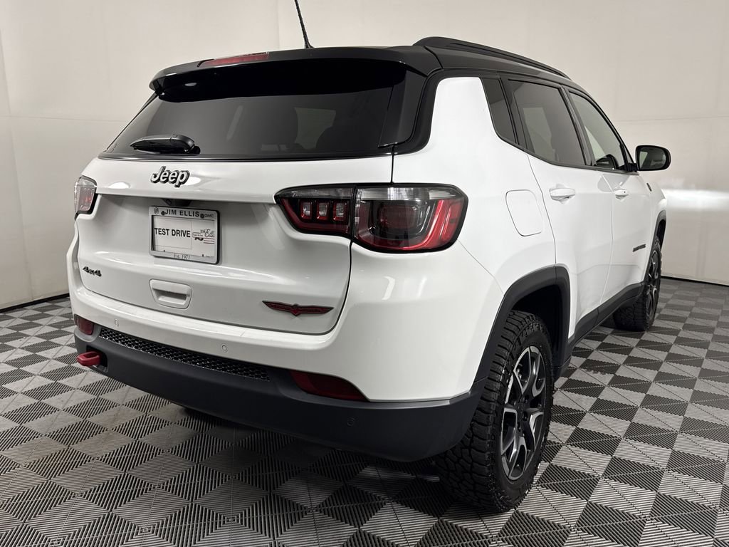 Used 2024 Jeep Compass Trailhawk image 6