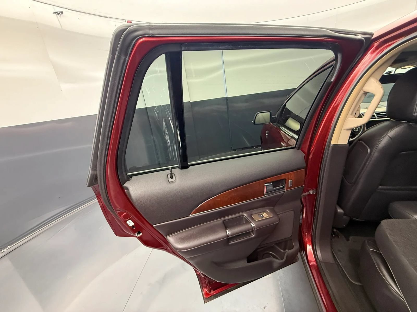 Used 2014 Lincoln MKX AWD w/ Equipment Group 102A image 30