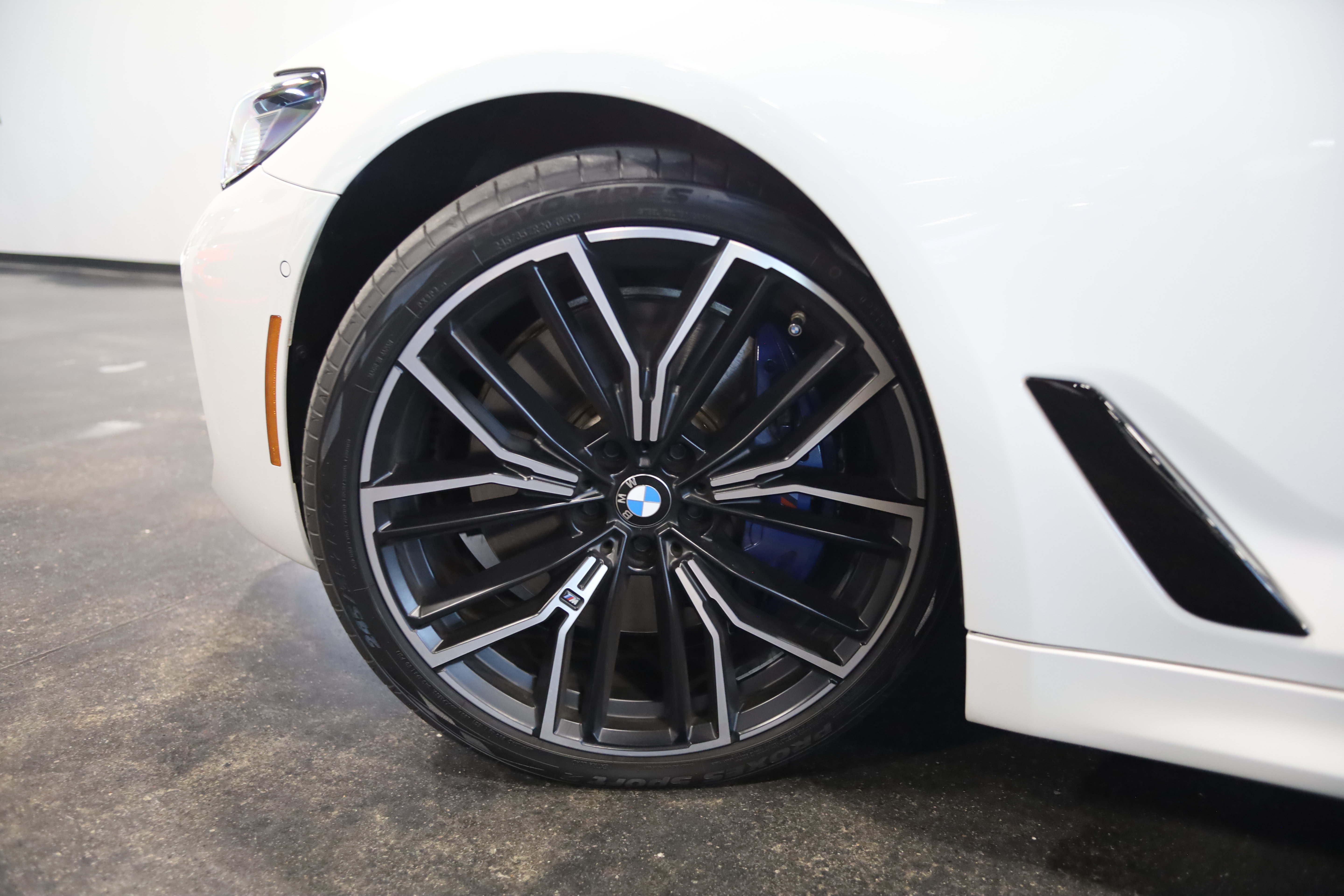 Used 2022 BMW M550i xDrive w/ Premium Package AWD/4WD image 13