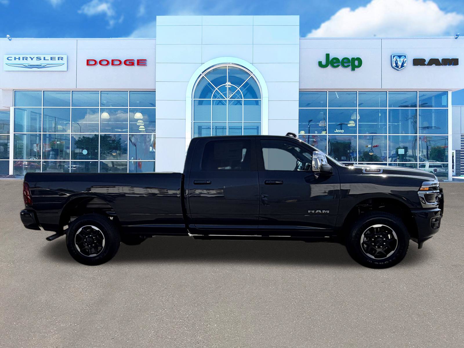 New 2026 RAM 2500 Laramie AWD/4WD image 12
