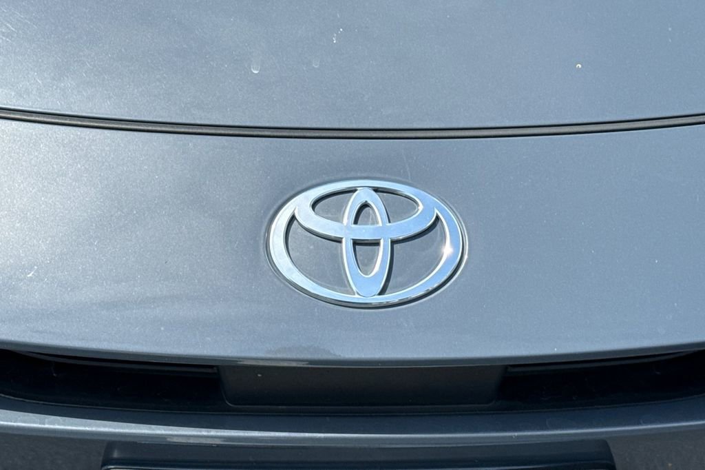 Used 2025 Toyota Prius XLE FWD image 8