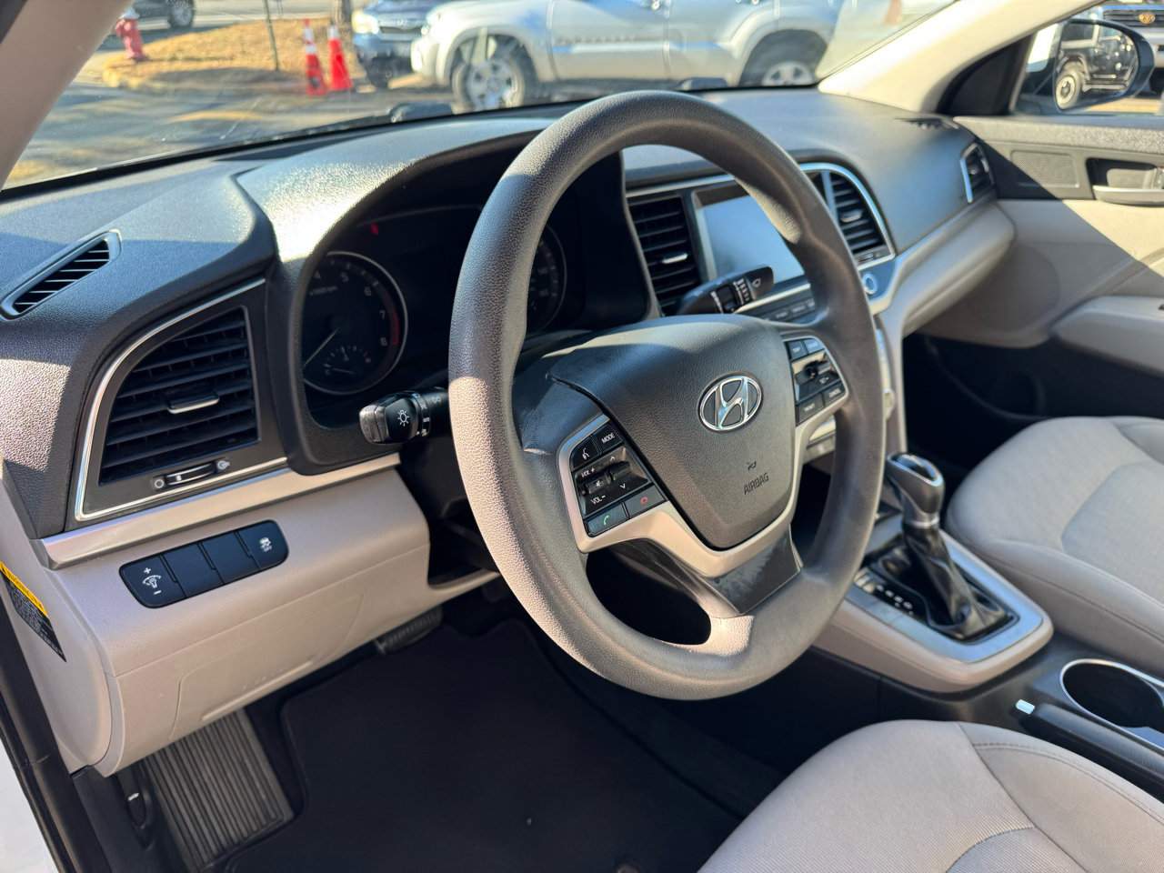 Used 2017 Hyundai Elantra SE image 14