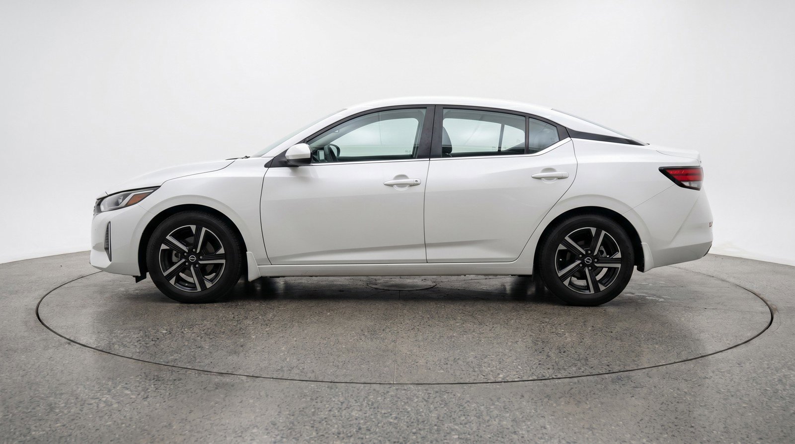 Used 2025 Nissan Sentra SV FWD image 5