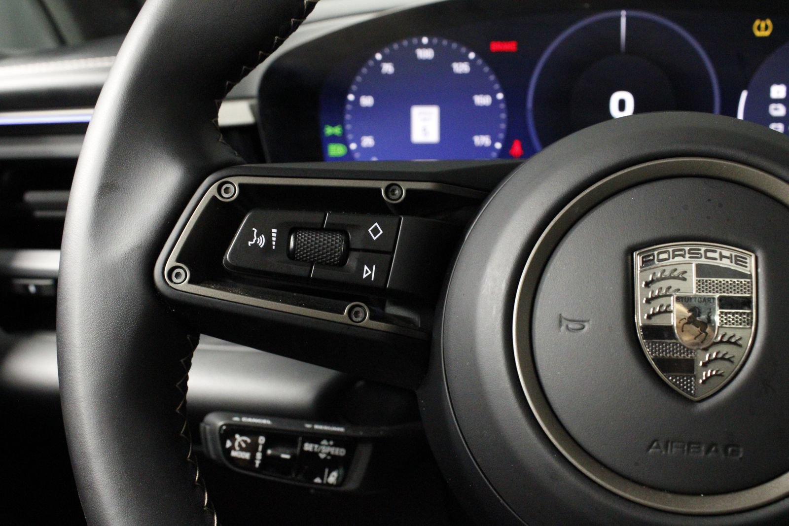Used 2025 Porsche Macan Turbo Electric AWD/4WD image 25