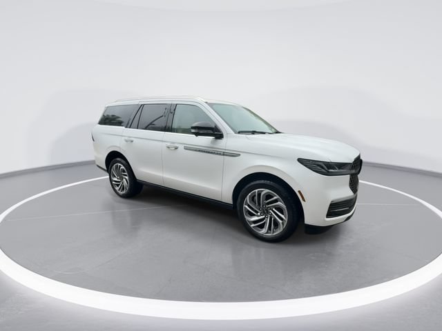 New 2027 Lincoln Navigator Reserve AWD/4WD image 2