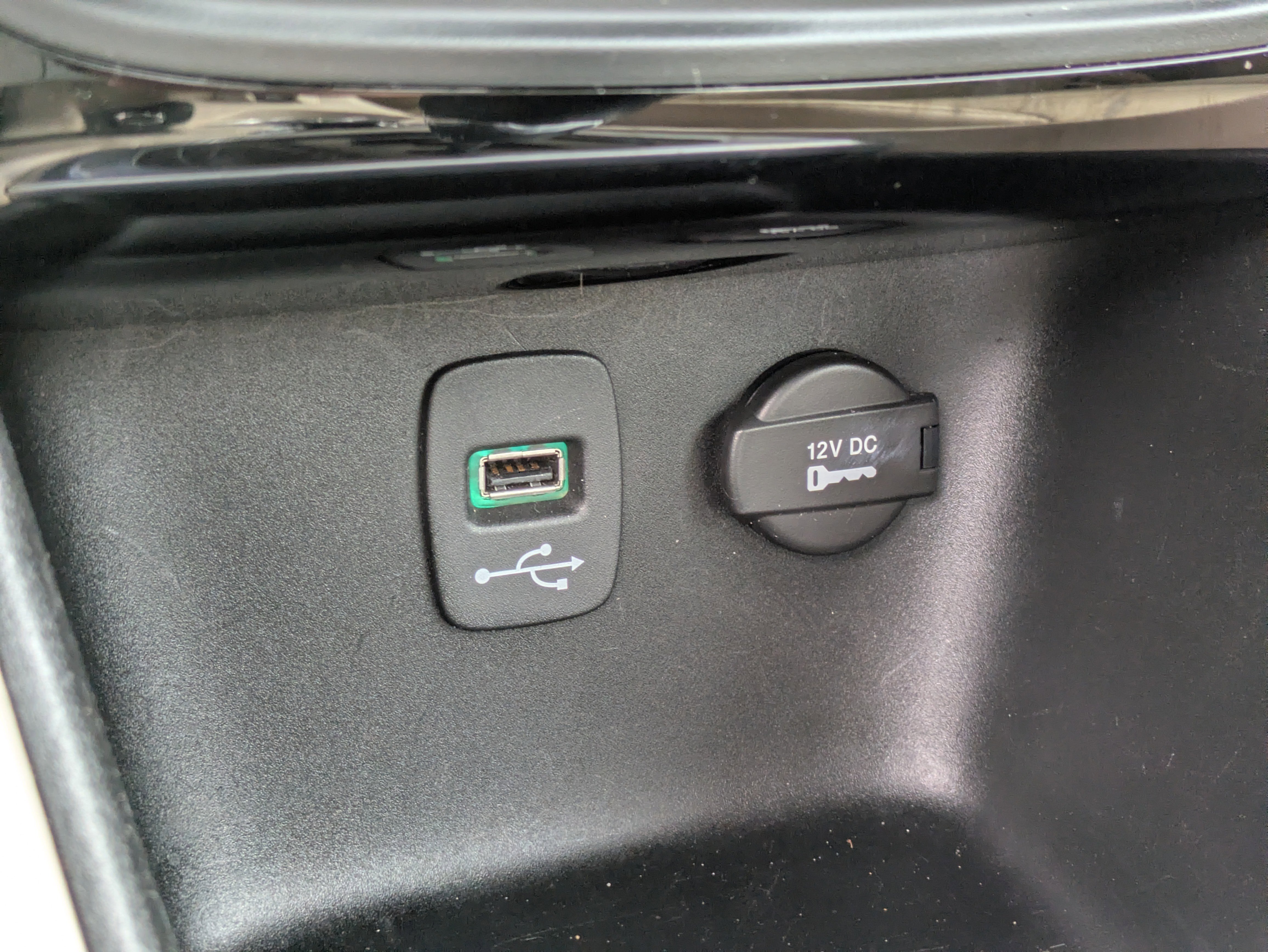 Used 2011 Chrysler 200 Limited image 26