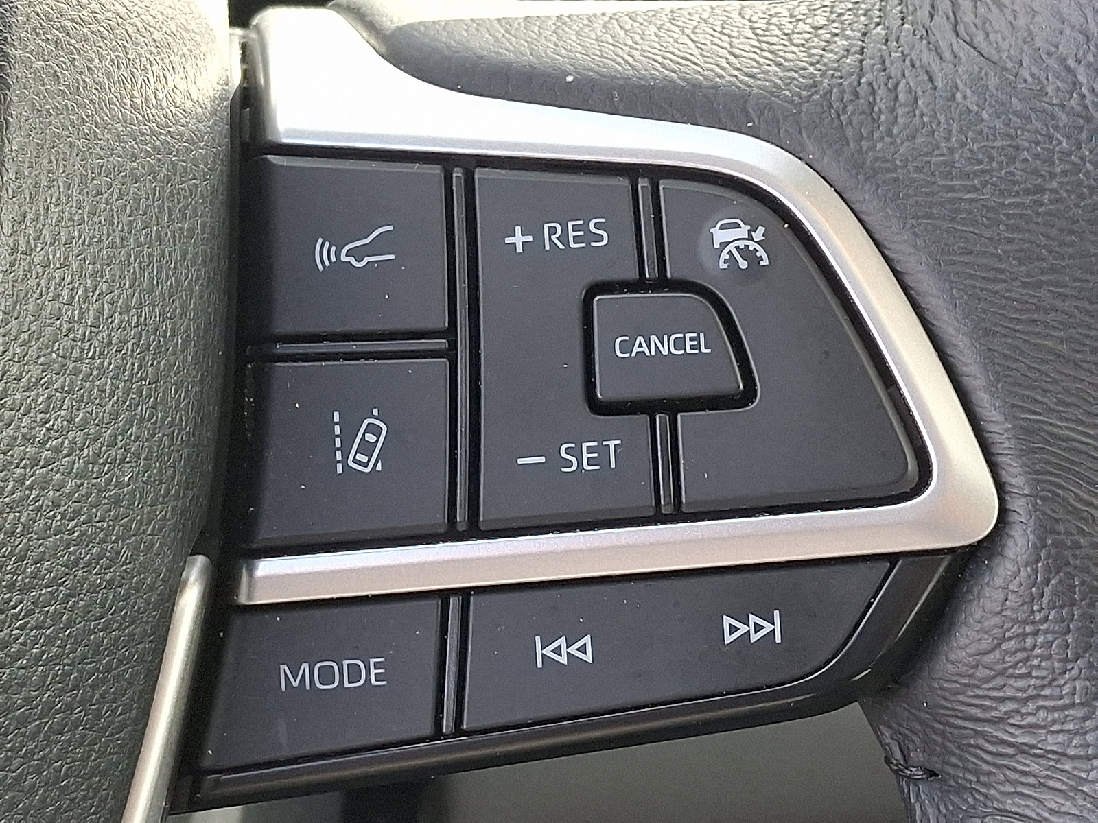 Used 2024 Toyota Sienna XLE image 23