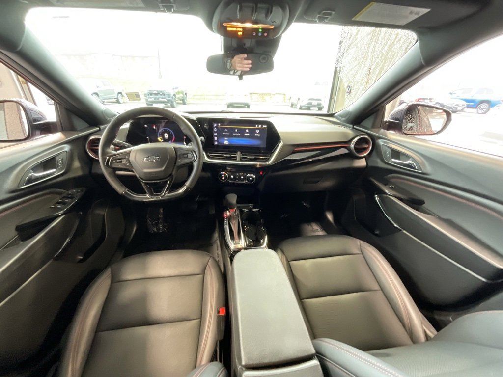 Used 2025 Chevrolet Trax RS w/ Sunroof Package image 8