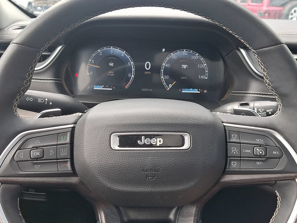 Used 2023 Jeep Grand Cherokee L Limited AWD/4WD image 22