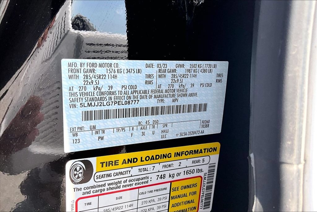 Used 2023 Lincoln Navigator Reserve AWD/4WD image 3