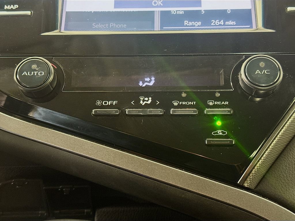 Used 2019 Toyota Camry SE image 18