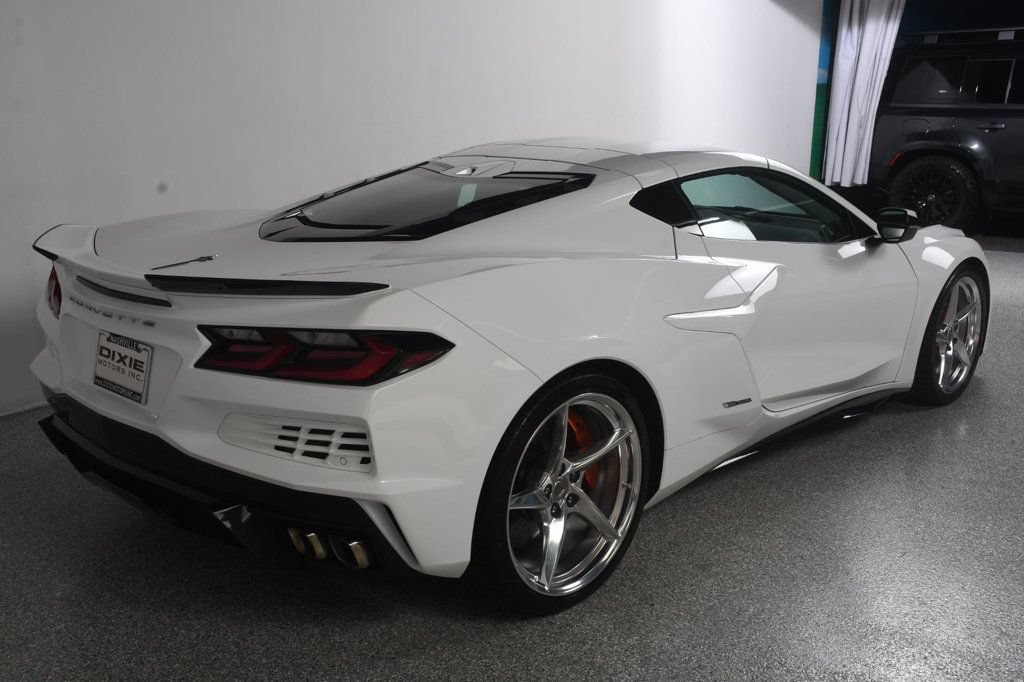 Used 2024 Chevrolet Corvette E-Ray w/ Chrome Exterior Badge Package AWD/4WD image 5