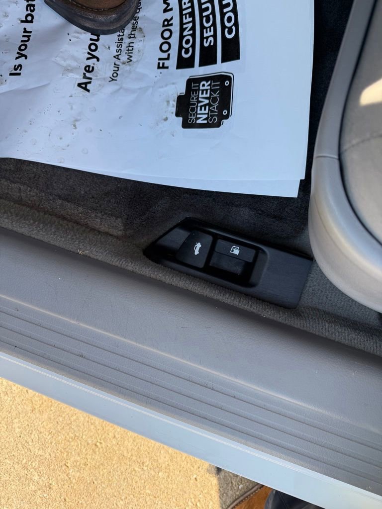 Used 2011 Toyota Camry LE FWD image 13