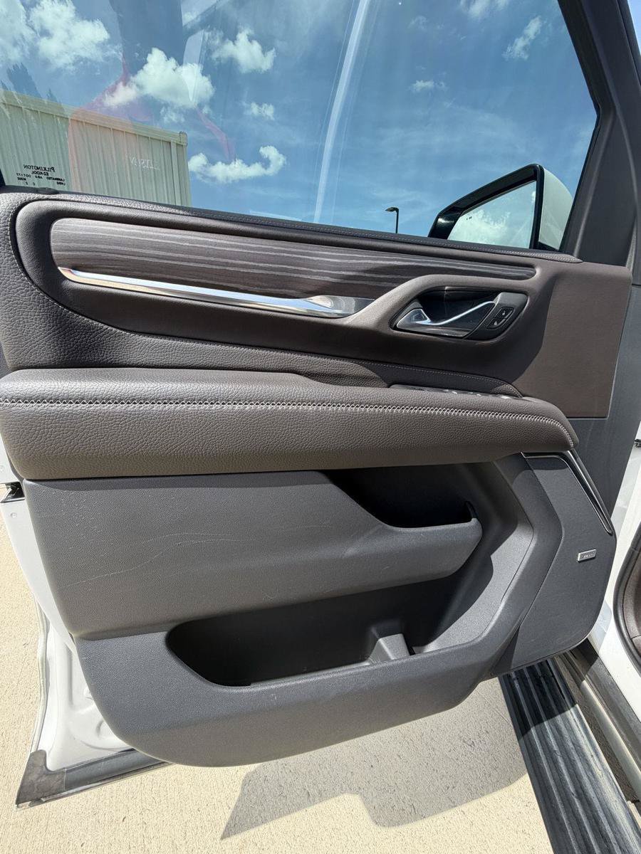 Used 2023 GMC Yukon XL Denali RWD image 9